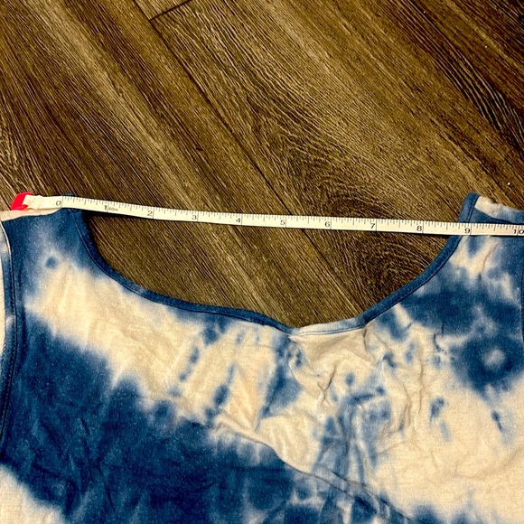 Feiersi blue and white tie-dye criss-cross cut out tank top size medium - Picture 4 of 8